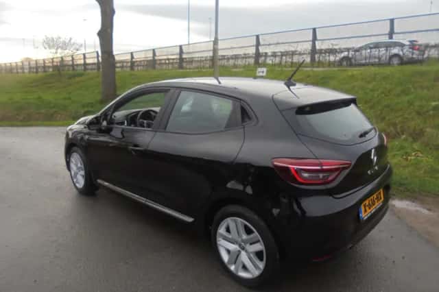 Renault Clio (2021) thumbnail 2