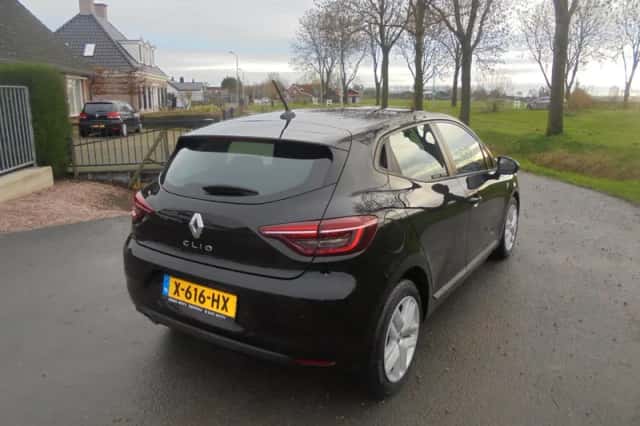 Renault Clio (2021) thumbnail 3