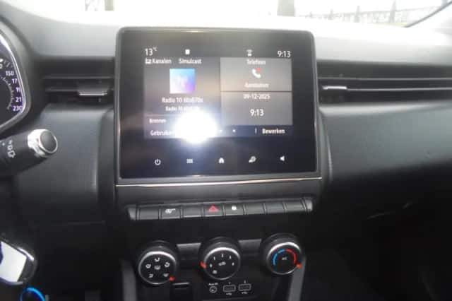 Renault Clio (2021) thumbnail 6
