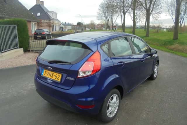 Ford Fiesta (2014) thumbnail 3