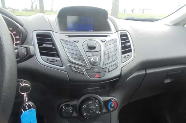 Ford Fiesta (2014) thumbnail 6