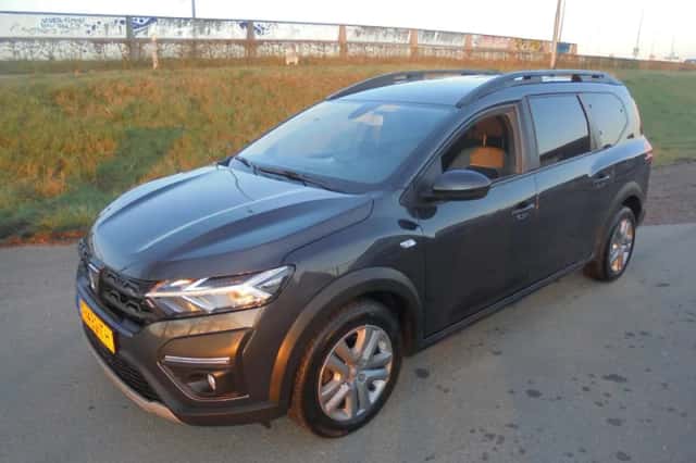 Dacia Jogger (2022) thumbnail 1