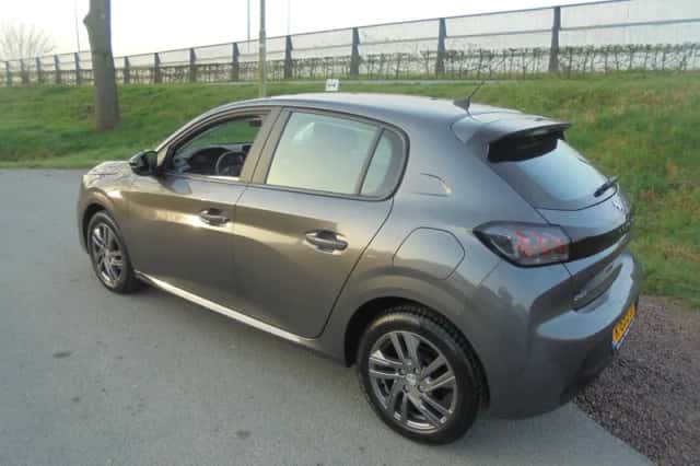 Peugeot 208 (2022) thumbnail 2