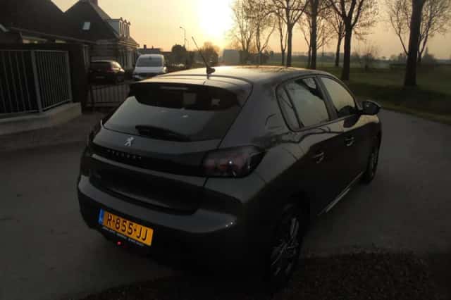 Peugeot 208 (2022) thumbnail 3