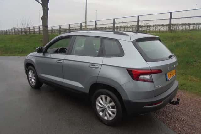 Škoda Karoq (2021) thumbnail 2