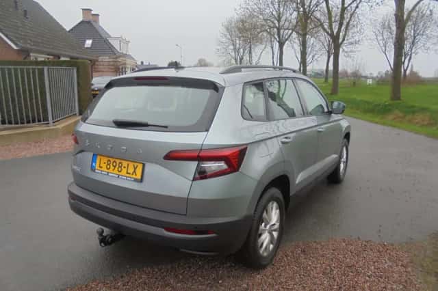 Škoda Karoq (2021) thumbnail 3