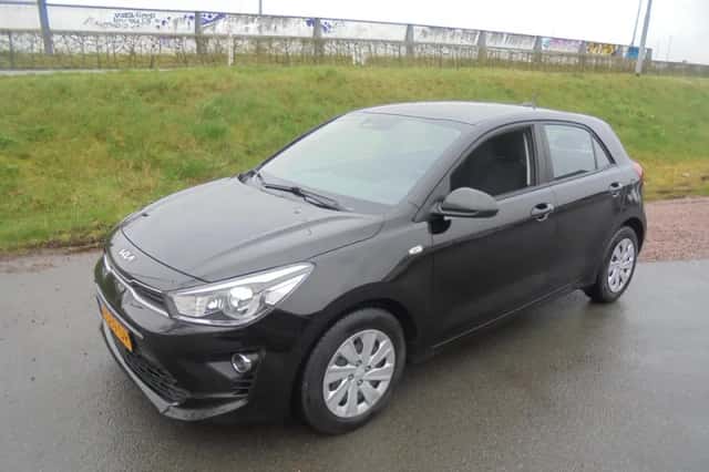 Kia Rio (2022) thumbnail 1