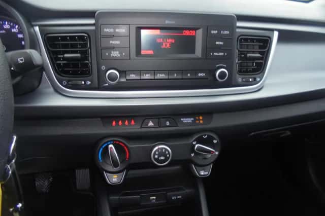 Kia Rio (2022) thumbnail 6