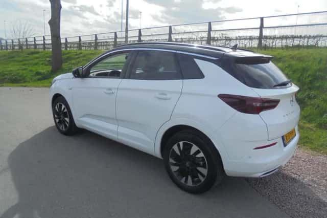 Opel Grandland (2023) thumbnail 2