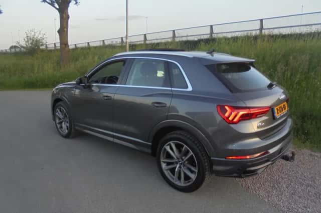 Audi Q3 (2019) thumbnail 2