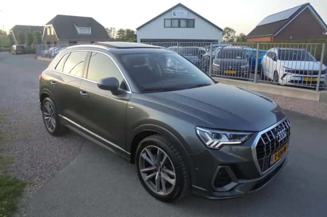 Audi Q3 (2019) thumbnail 4
