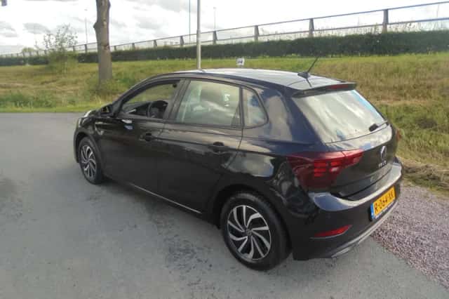 Volkswagen Polo (2022) thumbnail 2