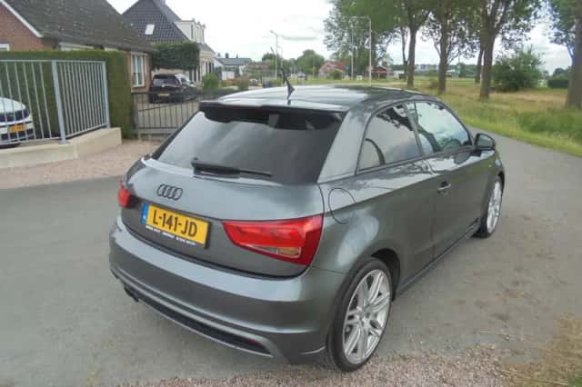 Audi A1 (2012) thumbnail 3