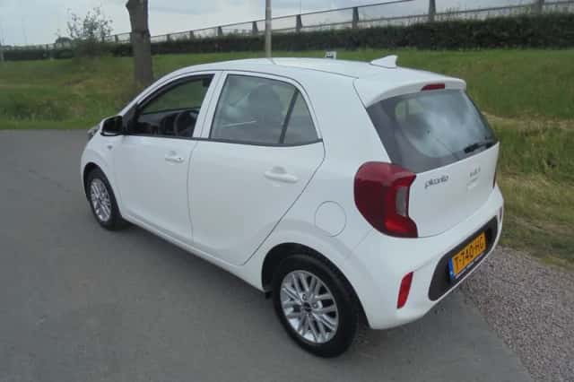 Kia Picanto (2023) thumbnail 2