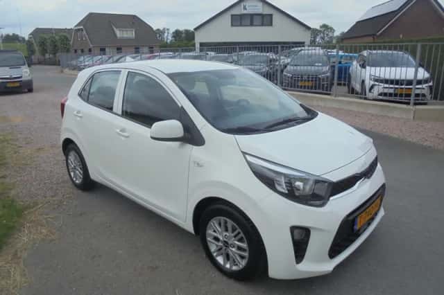 Kia Picanto (2023) thumbnail 4