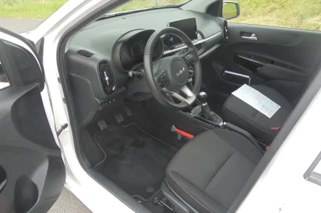 Kia Picanto (2023) thumbnail 5