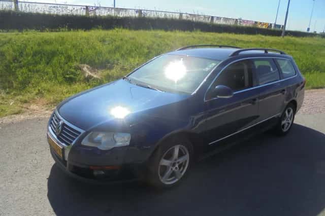 Volkswagen Passat (2008) thumbnail 1