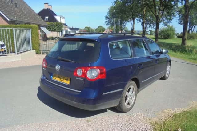 Volkswagen Passat (2008) thumbnail 3