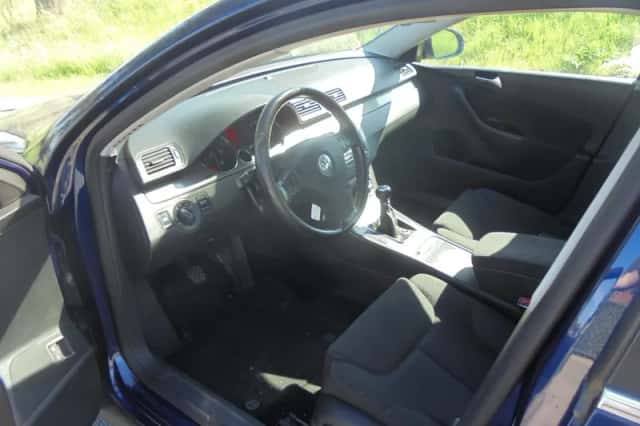 Volkswagen Passat (2008) thumbnail 5