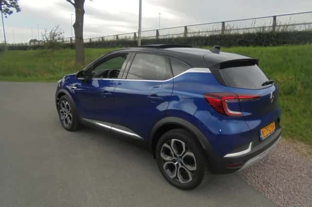 Renault Captur (2021) thumbnail 2