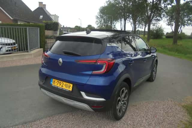 Renault Captur (2021) thumbnail 3