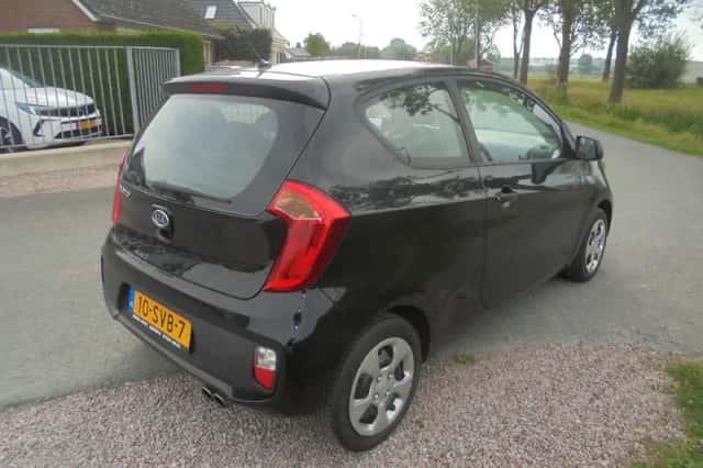 Kia Picanto (2012) thumbnail 3