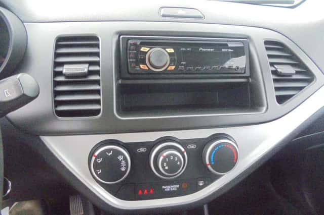 Kia Picanto (2012) thumbnail 6