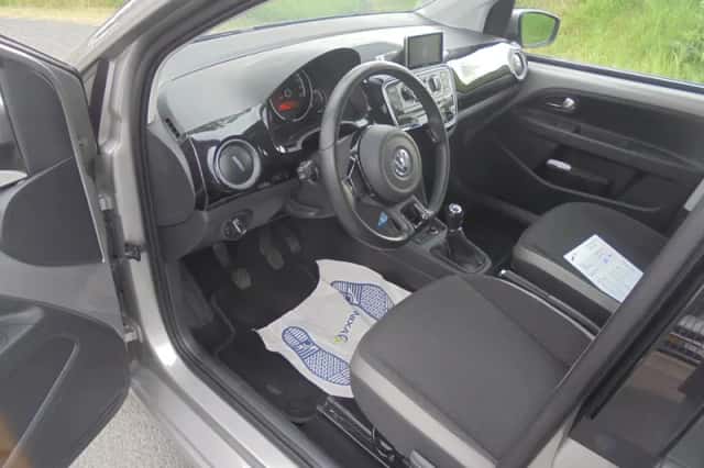 Volkswagen Up! (2013) thumbnail 5