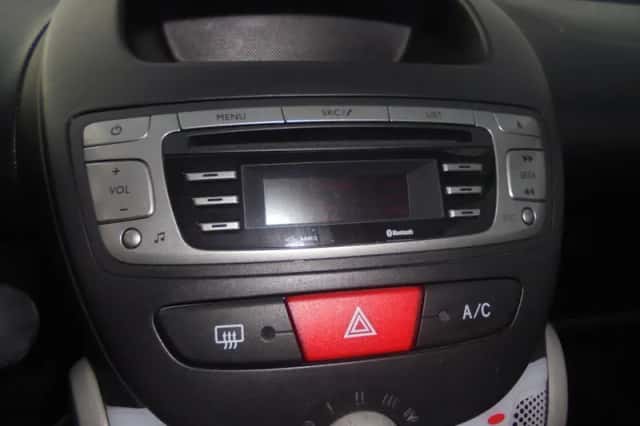 Peugeot 107 (2012) thumbnail 6