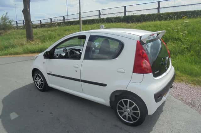 Peugeot 107 (2011) thumbnail 2