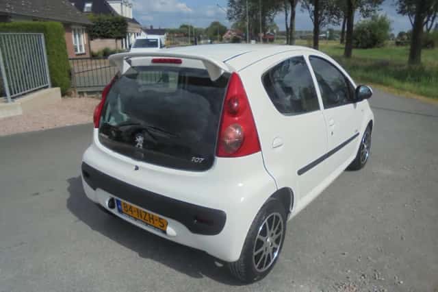 Peugeot 107 (2011) thumbnail 3