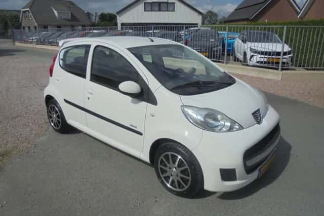 Peugeot 107 (2011) thumbnail 4