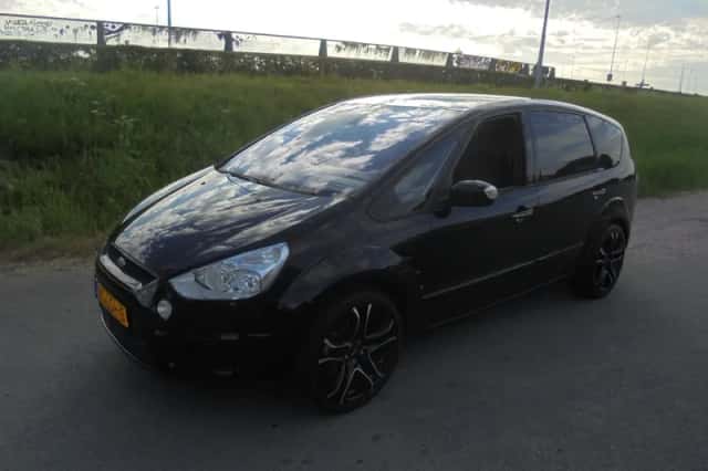 Ford S-Max (2010) thumbnail 1