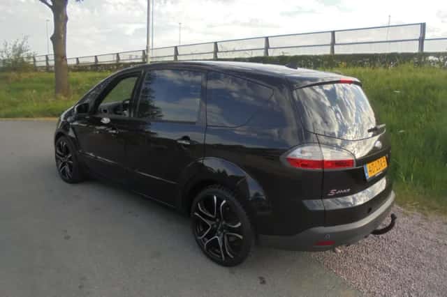 Ford S-Max (2010) thumbnail 2