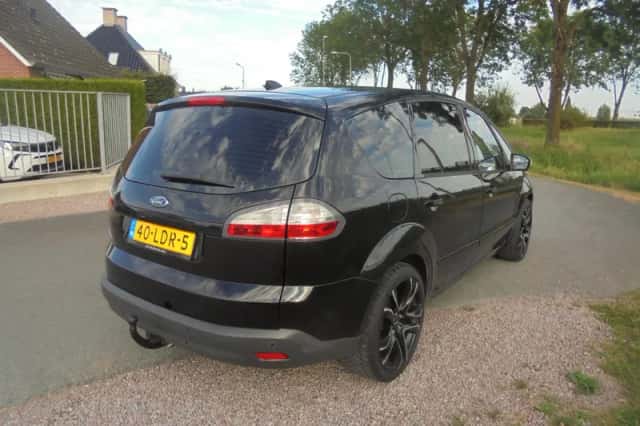 Ford S-Max (2010) thumbnail 3