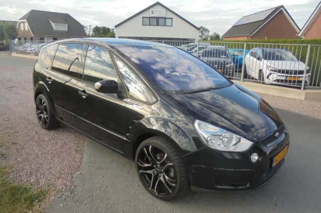Ford S-Max (2010) thumbnail 4