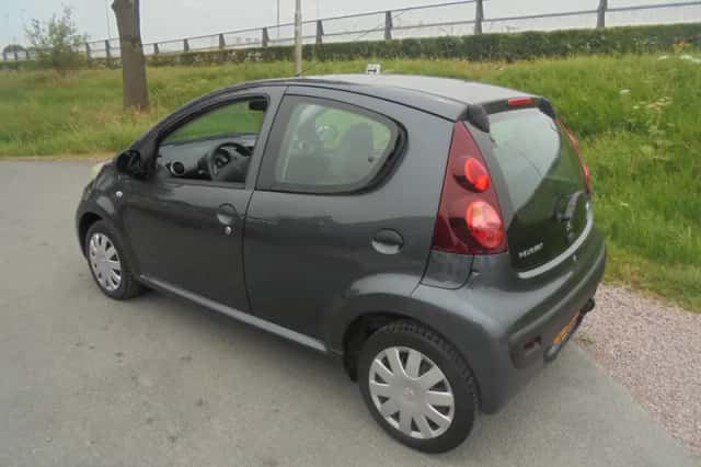 Peugeot 107 (2012) thumbnail 2