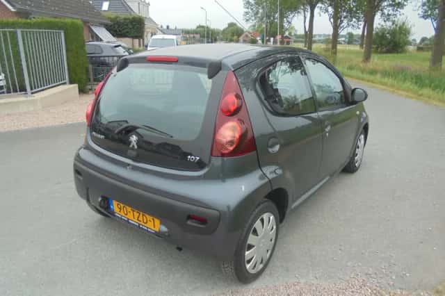 Peugeot 107 (2012) thumbnail 3