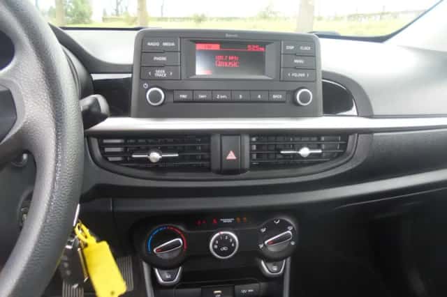 Kia Picanto (2021) thumbnail 6