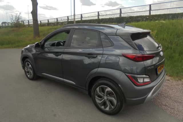 Hyundai Kona (2022) thumbnail 2