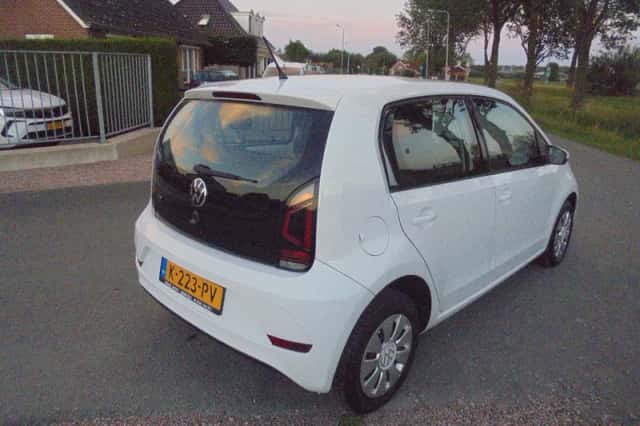 Volkswagen Up! (2021) thumbnail 3