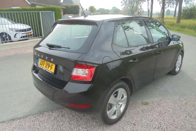 Škoda Fabia (2021) thumbnail 3