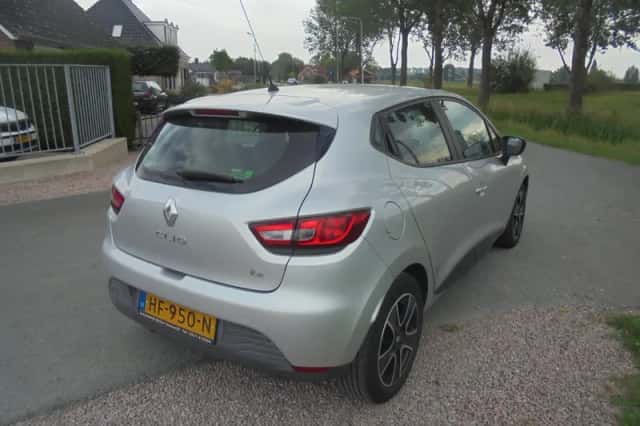 Renault Clio (2015) thumbnail 3