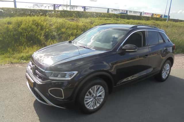 Volkswagen T-Roc (2022) thumbnail 1