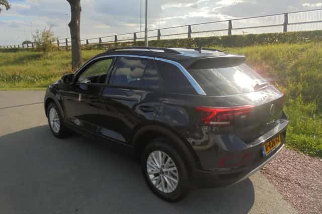 Volkswagen T-Roc (2022) thumbnail 2