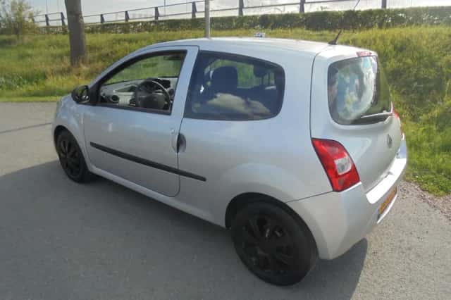 Renault Twingo (2010) thumbnail 2