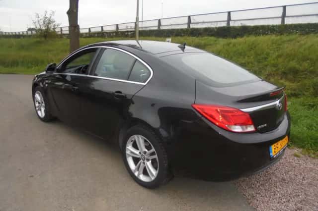 Opel Insignia (2010) thumbnail 2