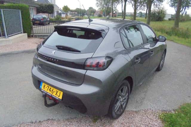 Peugeot 208 (2021) thumbnail 3