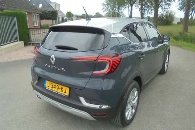 Renault Captur (2020) thumbnail 3