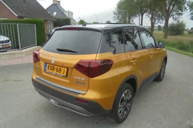 Suzuki Vitara (2022) thumbnail 3